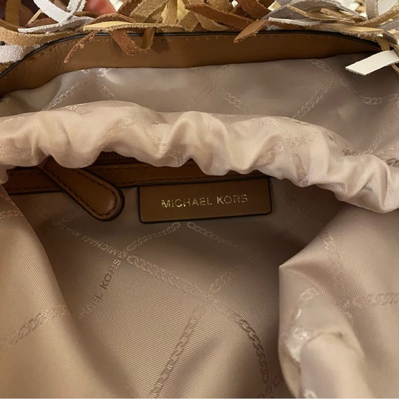 Michael Kors Marley Luggage & White Woven Bucket - Picture 4 of 4